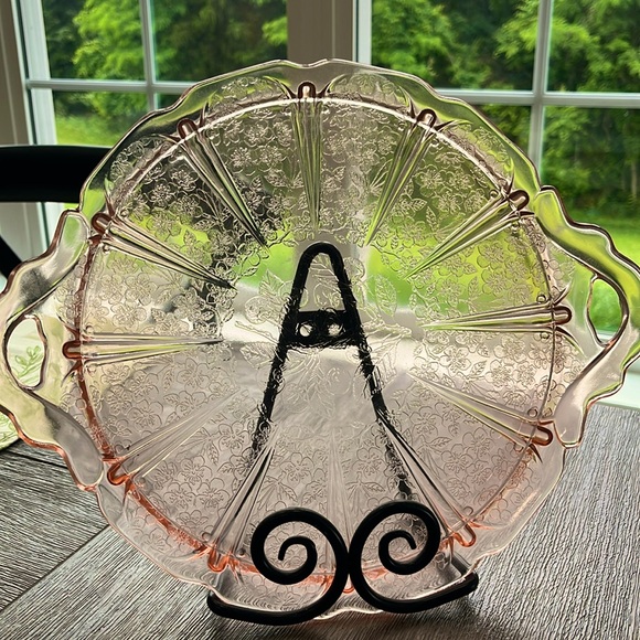 Vintage Depression glass (Jeanette) handled tray - Picture 1 of 4